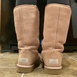 Beige UGGS